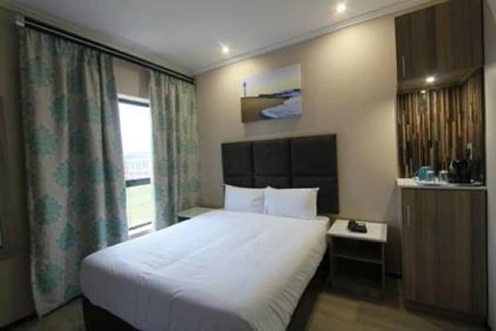 Room 10 of 21