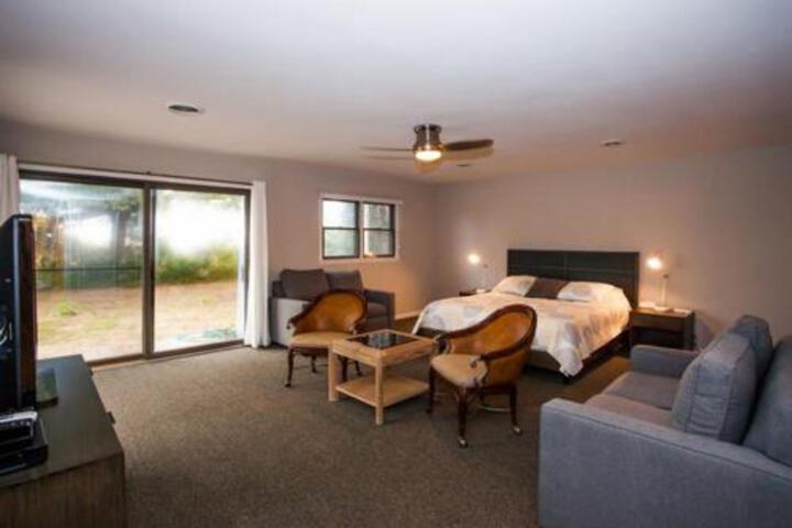 ROANOKE 4 BR HOME in Jekyll Island, GA