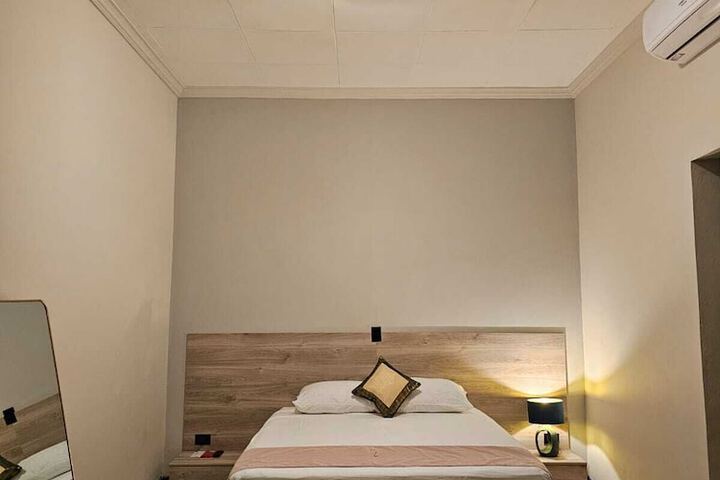 Room 10 of 34