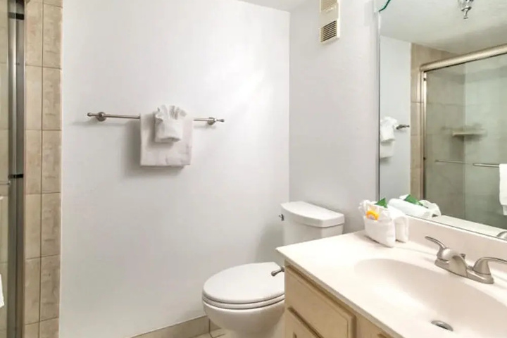 Room 11 of 38