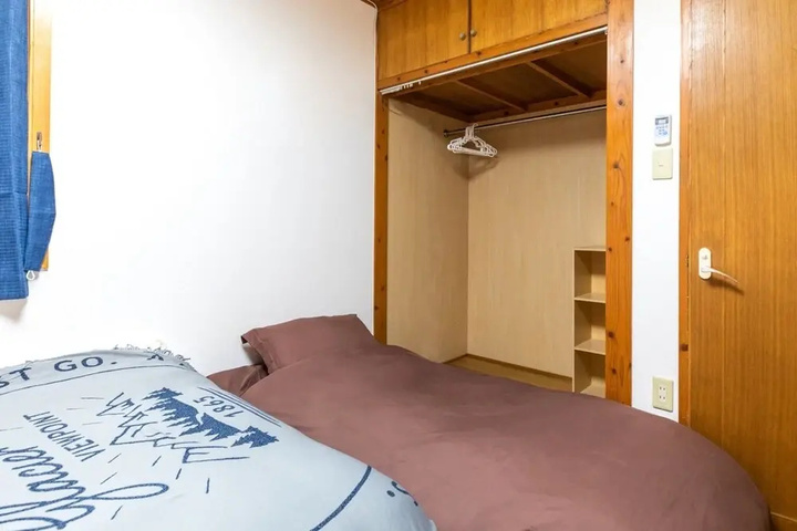 Room 2 of 12