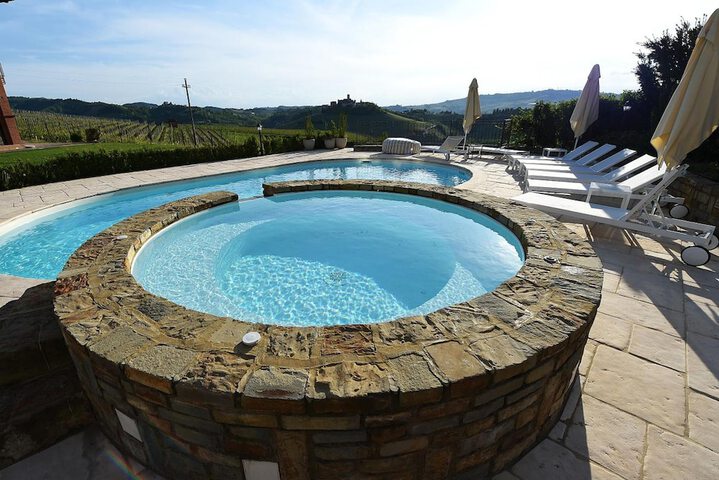 Hotel Pool