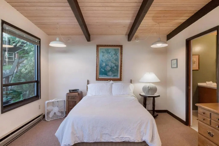 Room 3 of 9