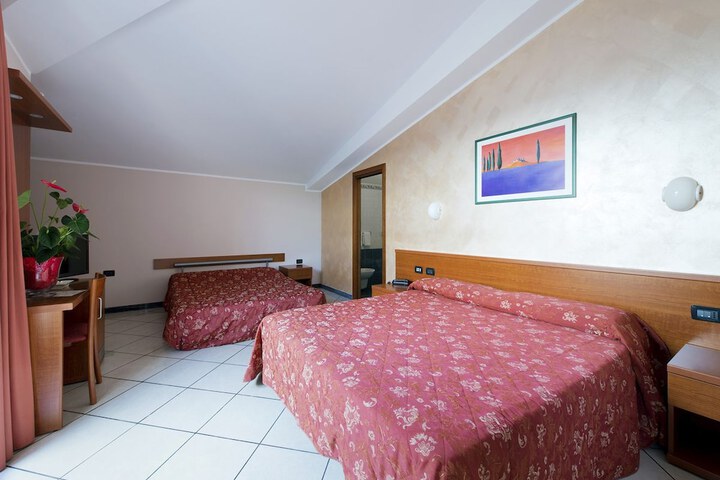 Room 10 of 47