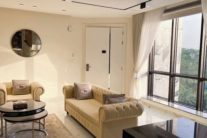 Room 10 of 17