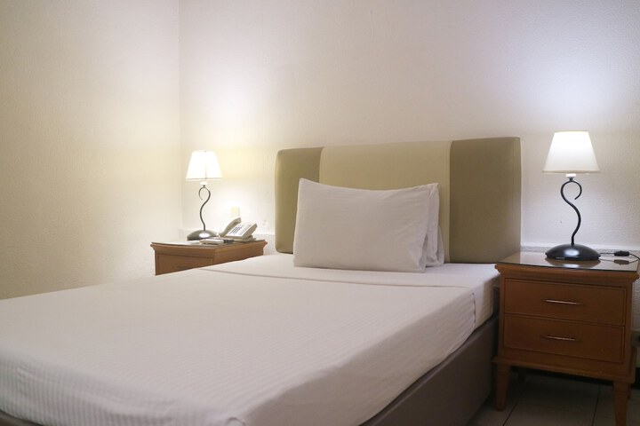 Room 9 of 26