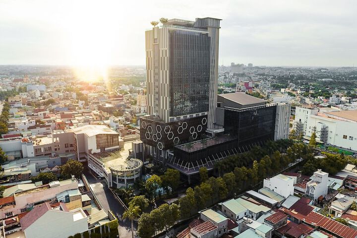 The Mira Central Park Hotel
