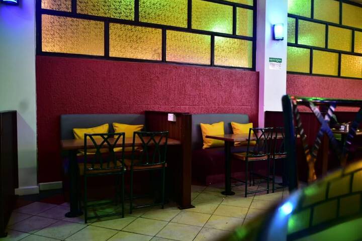 Lounge 23 of 31