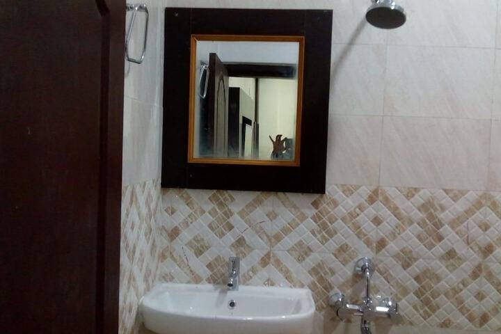 Room 13 of 30
