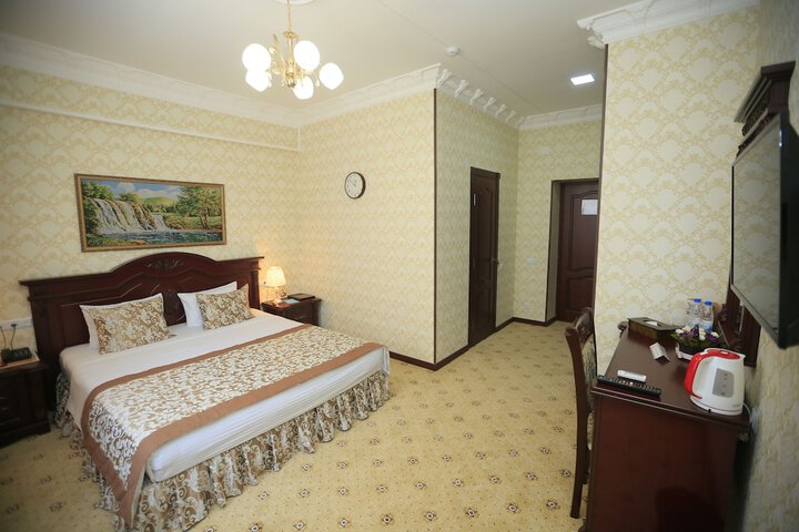 Room 7 of 92