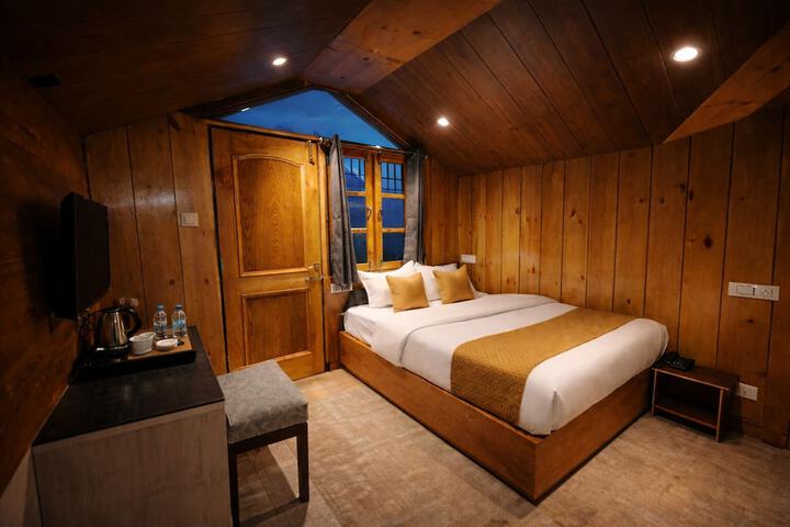 Room 5 of 27