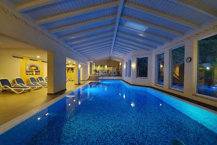 Pool Hotel