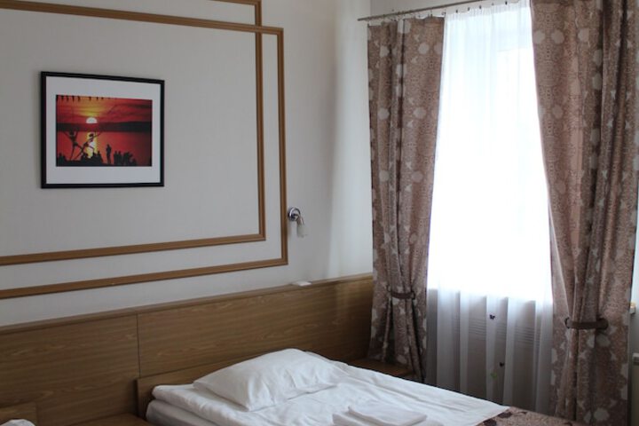 Room 10 of 66