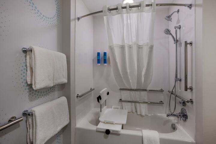 2 Queen Beds with Walk in Shower (8 of 12)