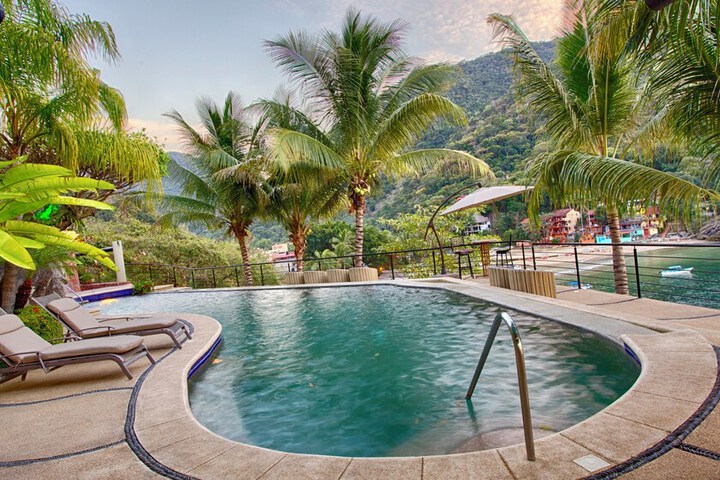 Pool 207 of 336