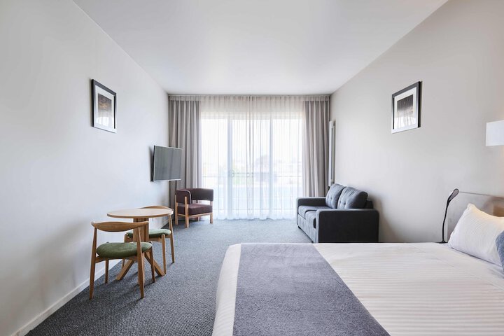 Room 6 of 25