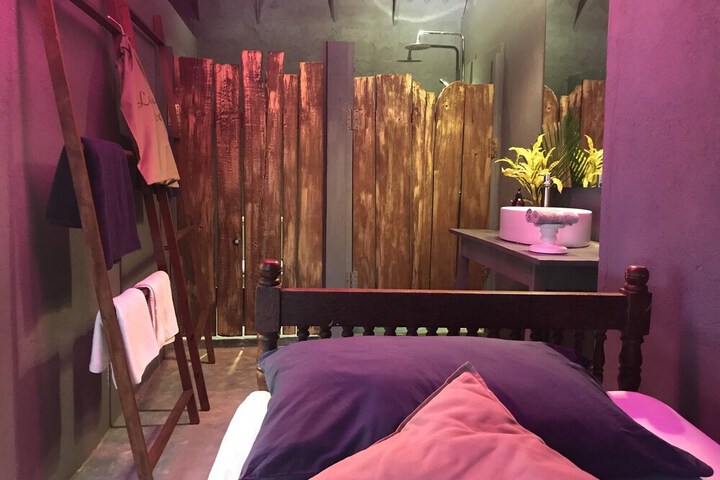 Room 27 of 82