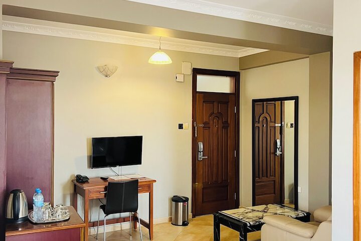 Room 4 of 13
