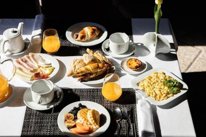 Breakfast/Coffee Service 29 of 60