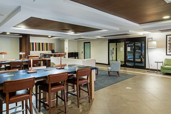Lobby lounge