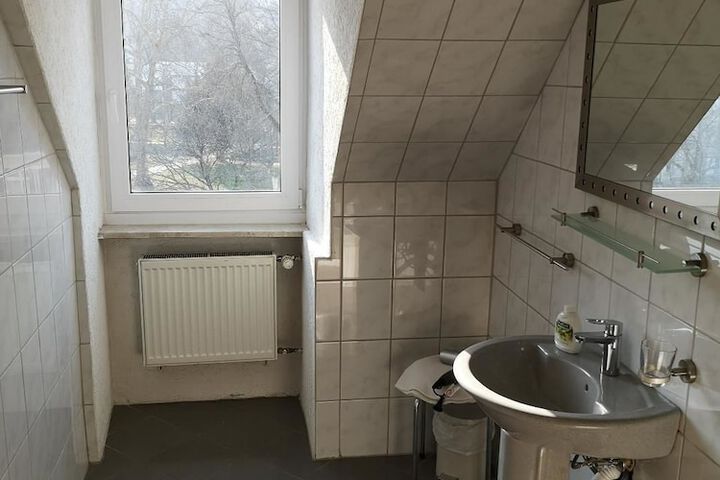 Room 9 of 145
