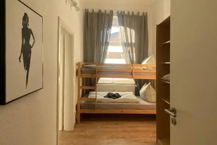 Room 4 of 4