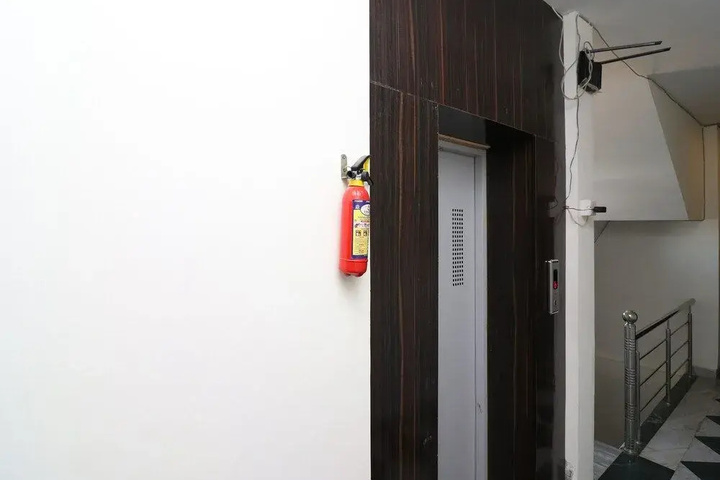 Room 13 of 27