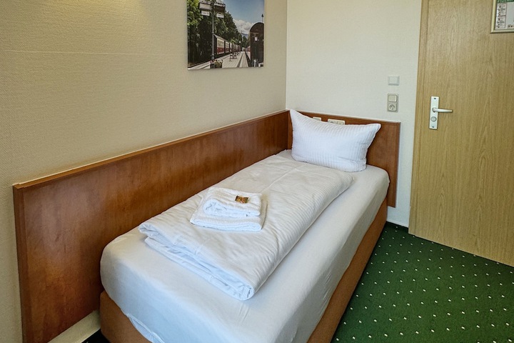 Room 16 of 36
