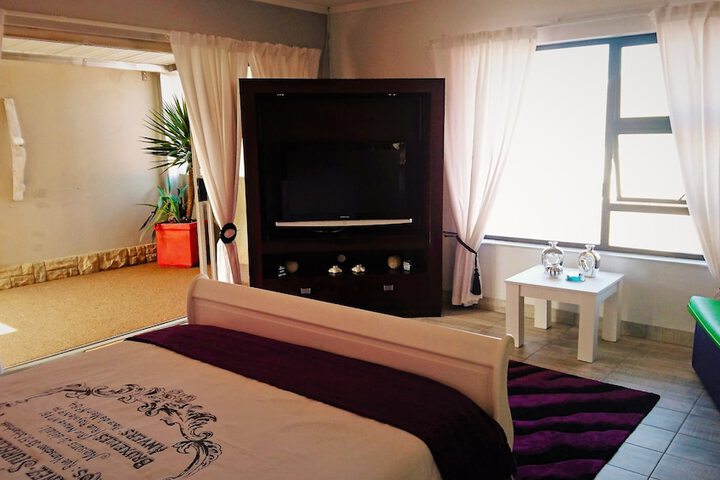 Room 33 of 35