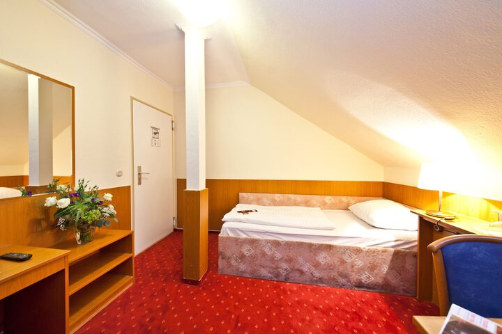Room 13 of 39