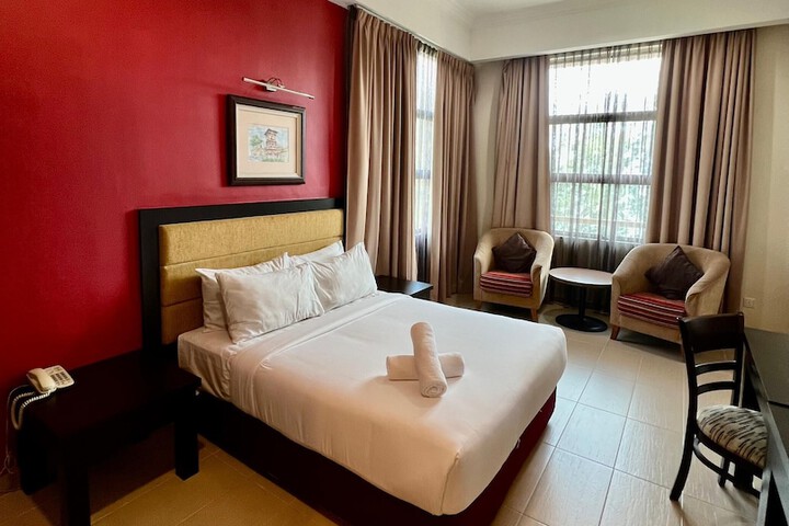 Room 14 of 33