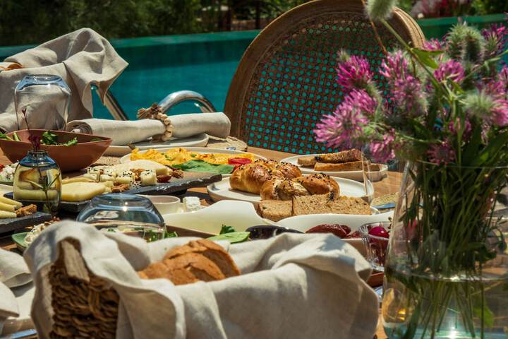 Breakfast/Coffee Service 68 of 109