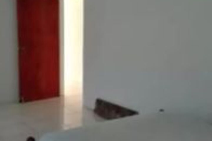 Room 5 of 16