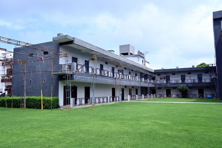 Hotel Exterior 65 of 70