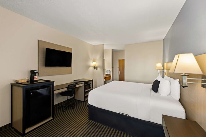 1 King Bed (1 of 6)