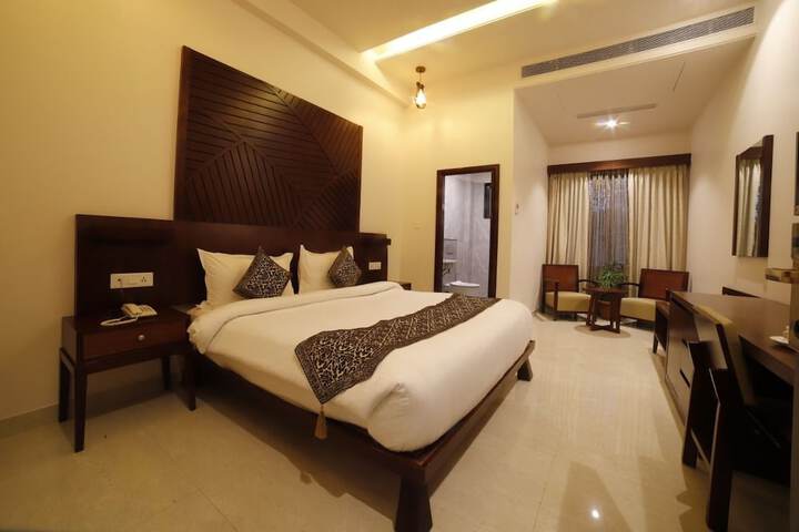 Room 3 of 10