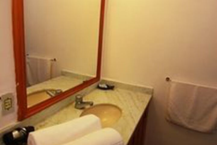Room 2 of 25