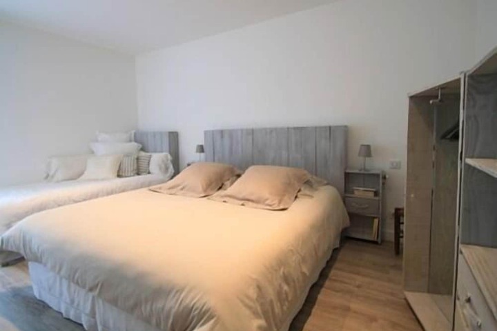 Room 3 of 89