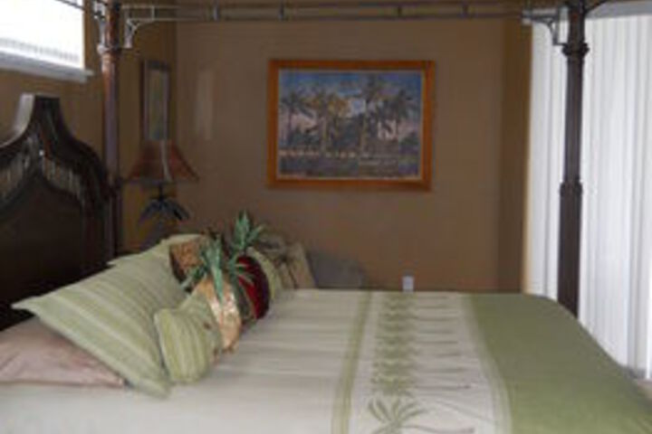 Room 32 of 82