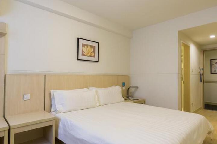 Room 8 of 16
