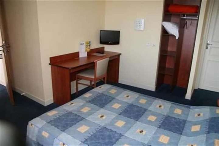 Room 4 of 40