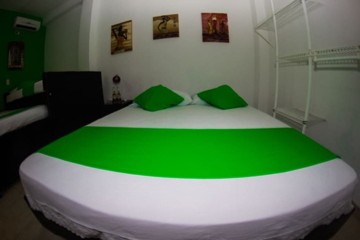 Room 2 of 33
