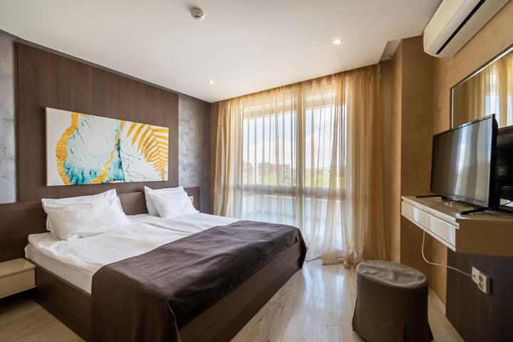 Room 3 of 76