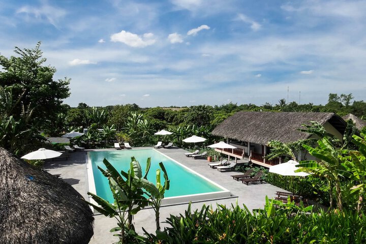 Hotel with Pool
