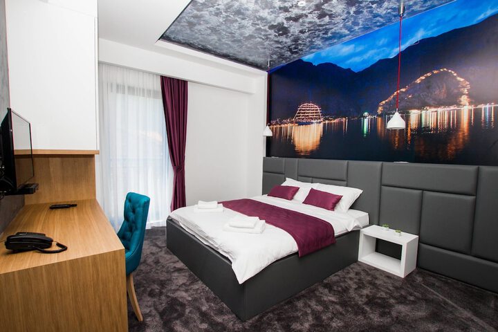Room 17 of 76