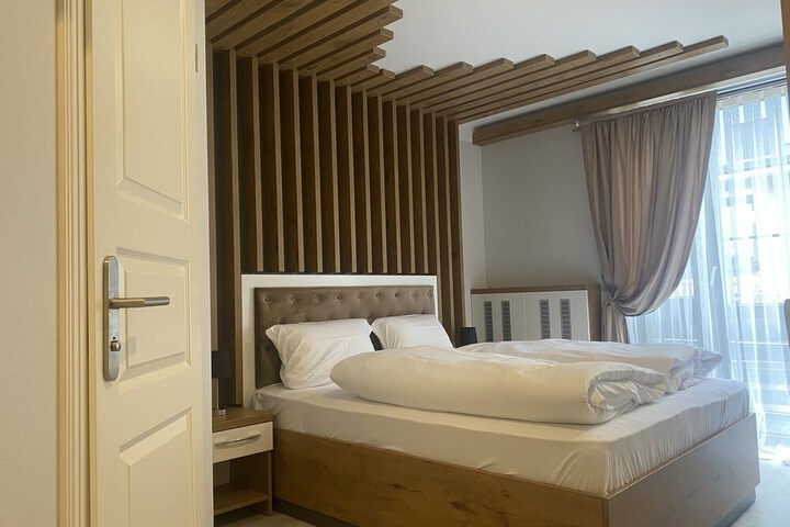 Room 2 of 7