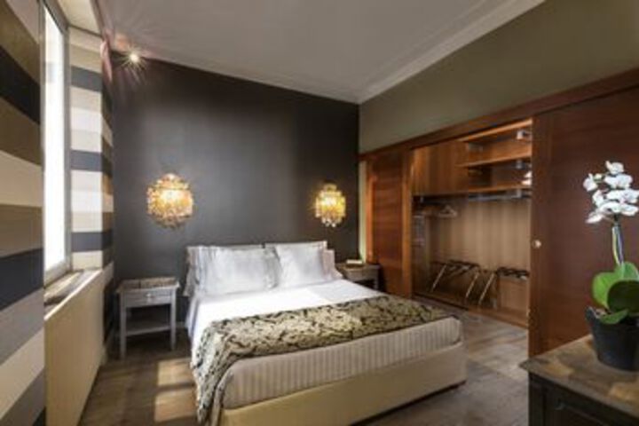 Room 10 of 14