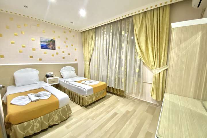 Room 12 of 61