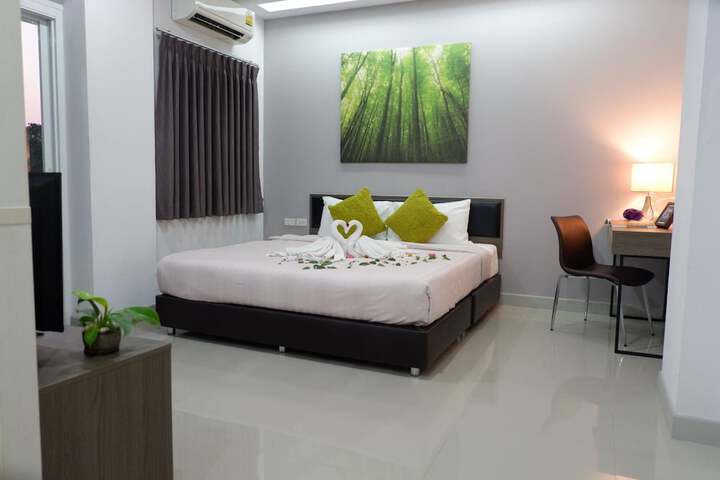 Room 25 of 38