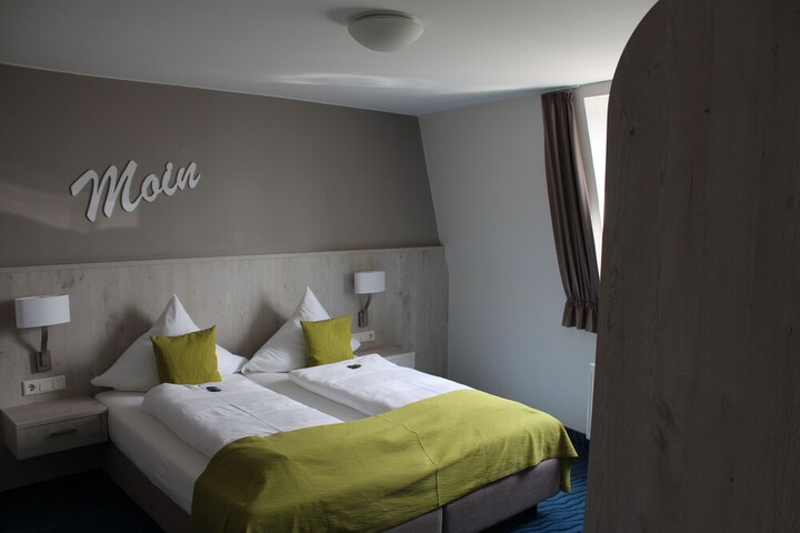Room 4 of 30